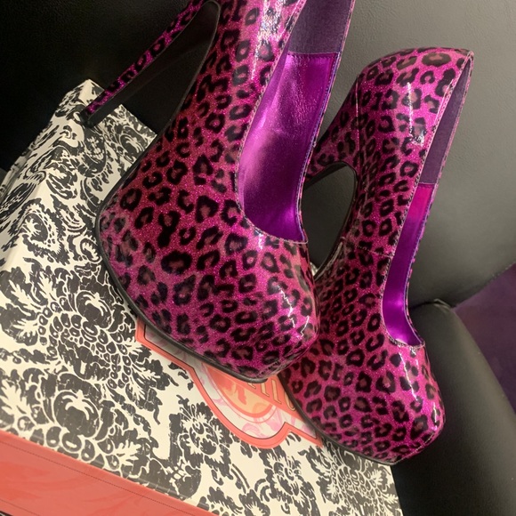 Bordello shoes Teeze cheetah platform pump. New with tags. Never worn. Size 8 - Picture 2 of 7